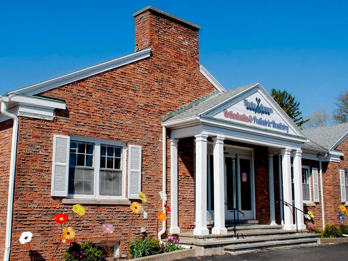 Office building Twelve Corners Orthodontics & Pediatric Dentistry in Rochester, NY